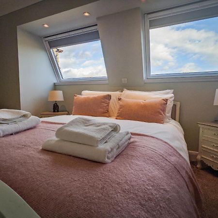 Beautiful Spacious Central Flat, 피틀로크리 외부 사진