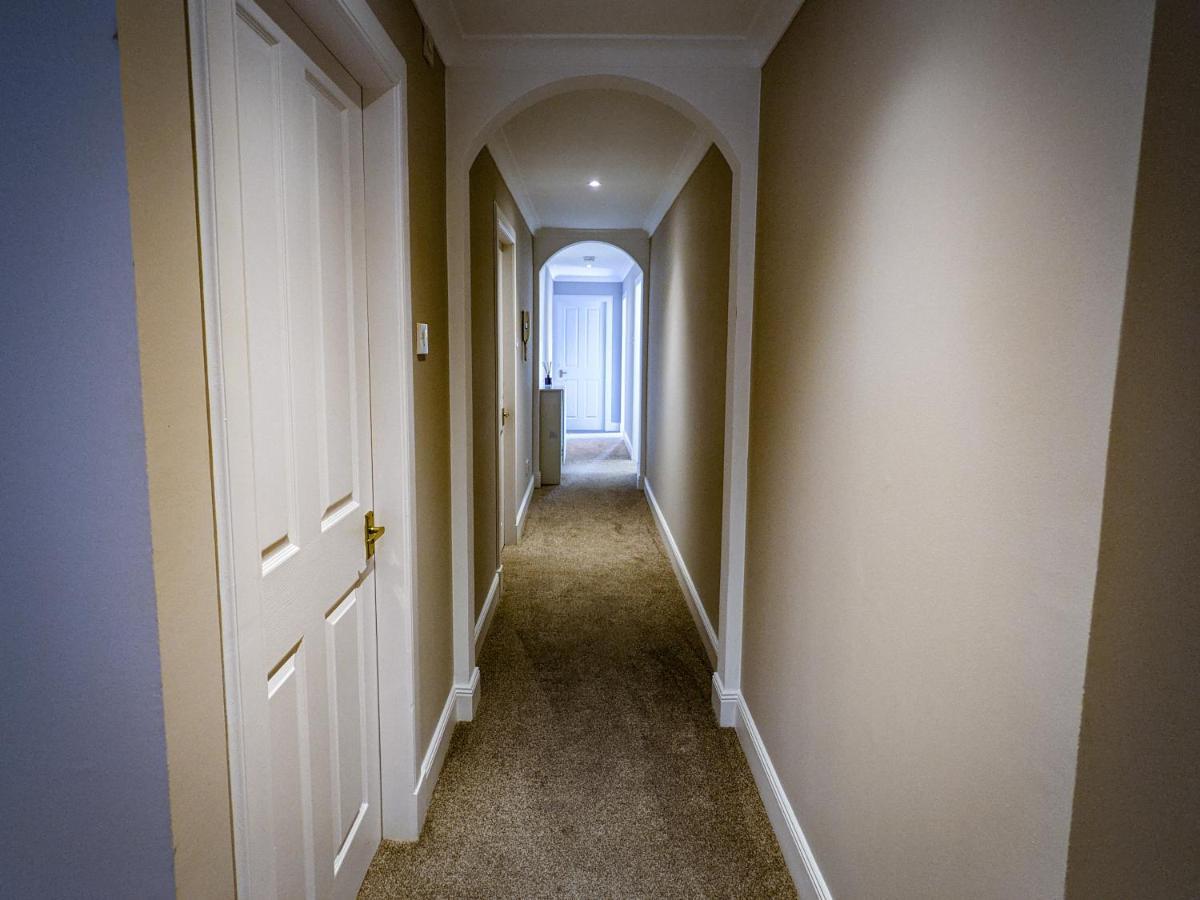 Beautiful Spacious Central Flat, 피틀로크리 외부 사진