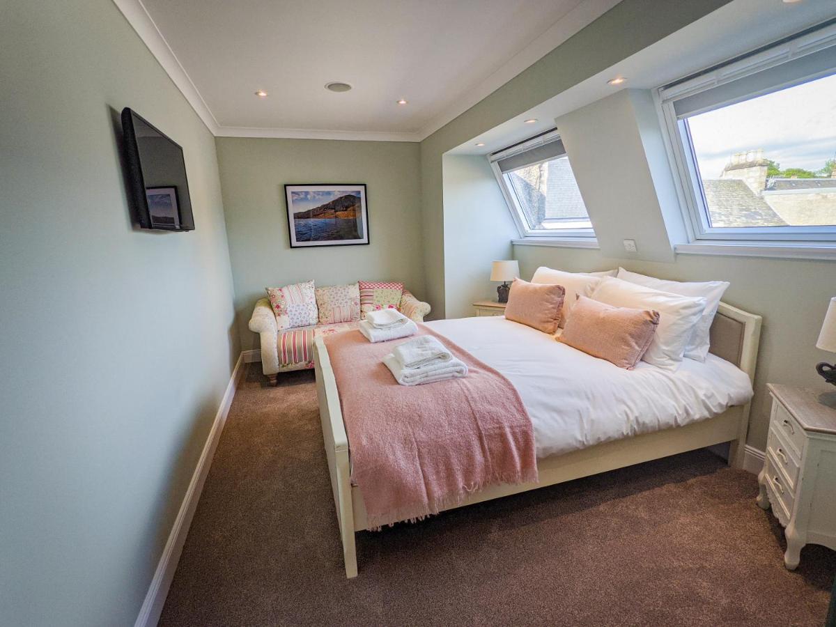 Beautiful Spacious Central Flat, 피틀로크리 외부 사진