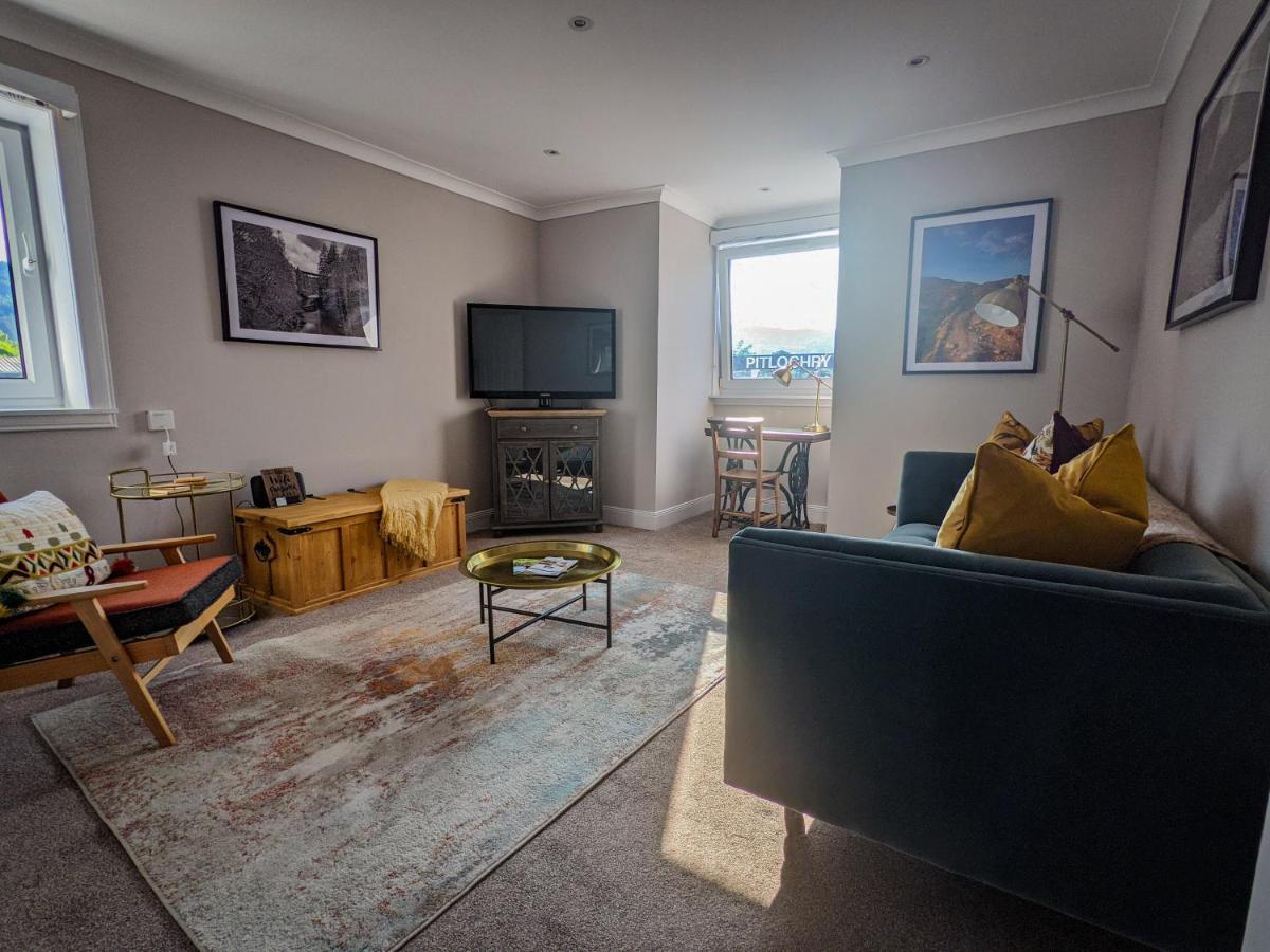 Beautiful Spacious Central Flat, 피틀로크리 외부 사진