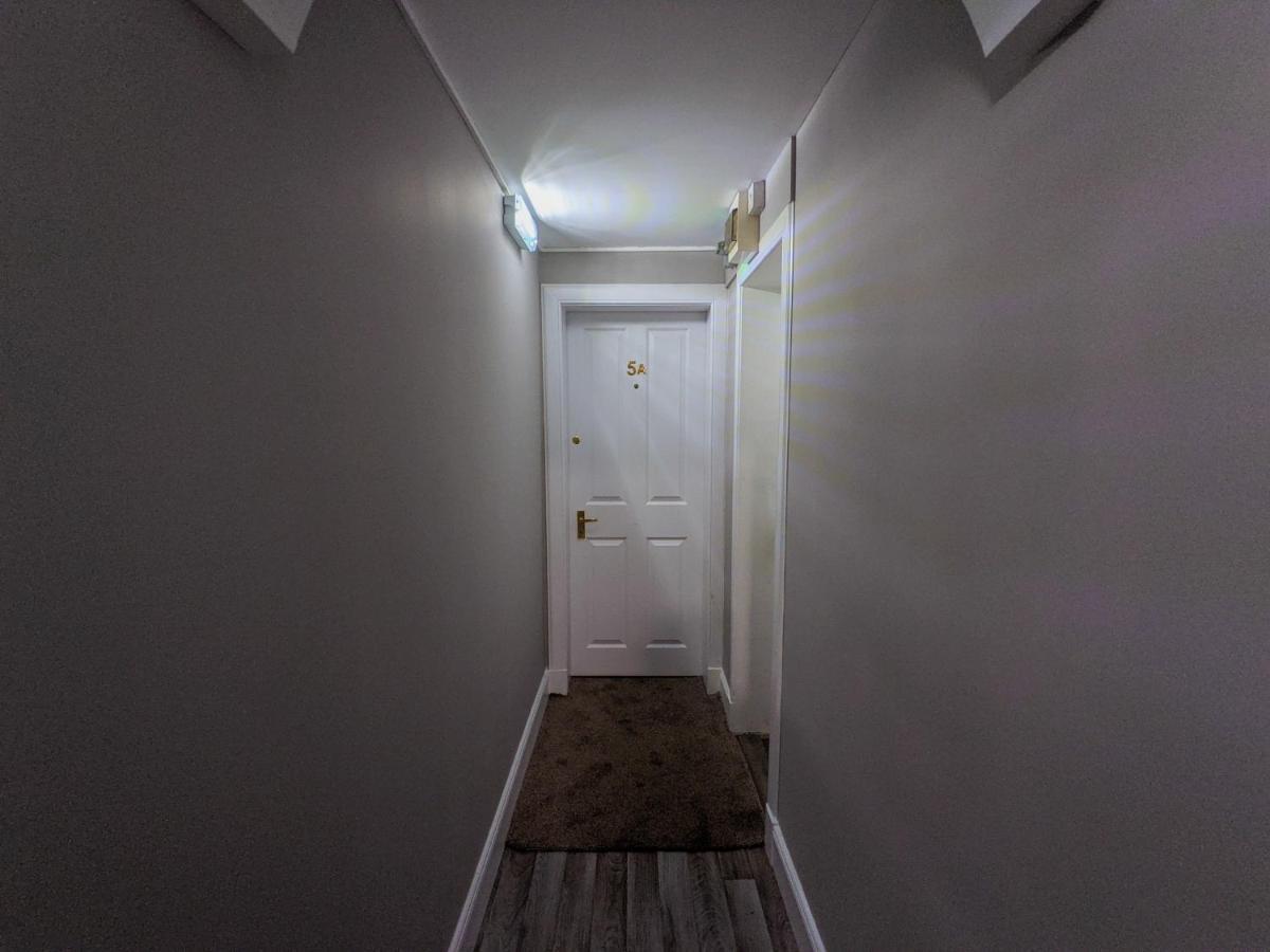 Beautiful Spacious Central Flat, 피틀로크리 외부 사진