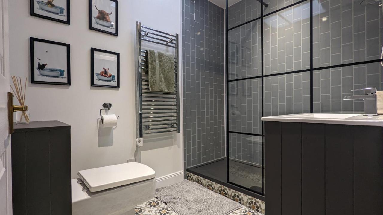 Beautiful Spacious Central Flat, 피틀로크리 외부 사진